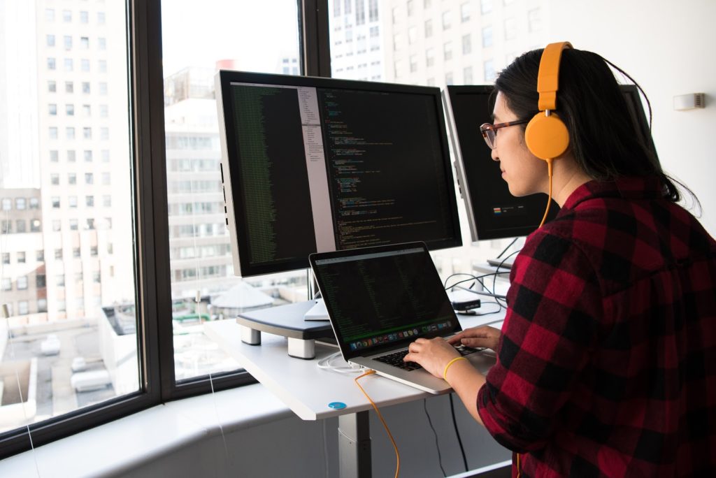 To become a mobile app developer in Toronto, you need to choose the right platform in order to build your app.