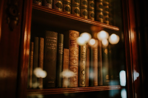 Law books arranged in a wooden bookshelf 