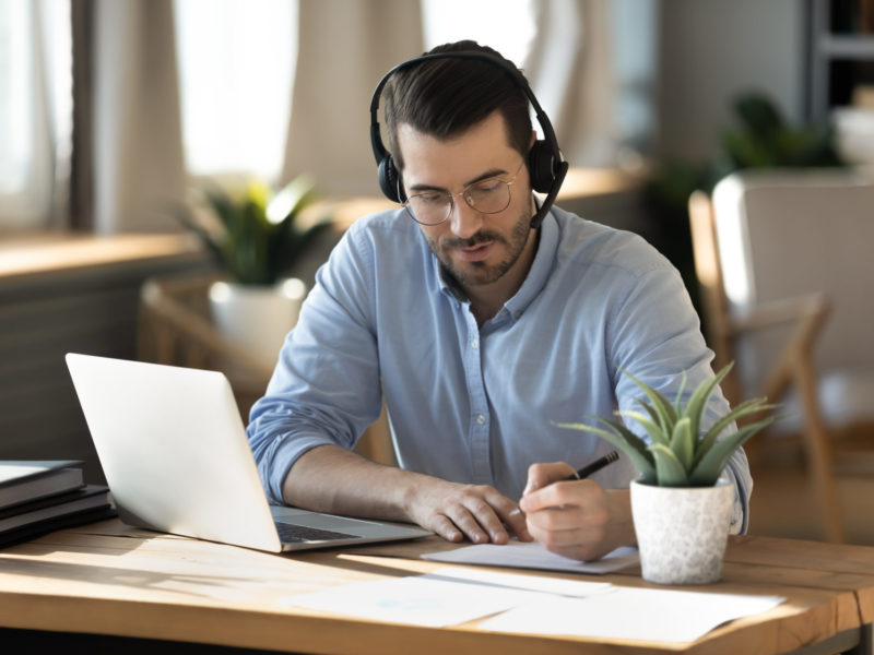 Focused,Young,Businessman,In,Eyeglasses,Wearing,Wireless,Headset,With,Microphone,